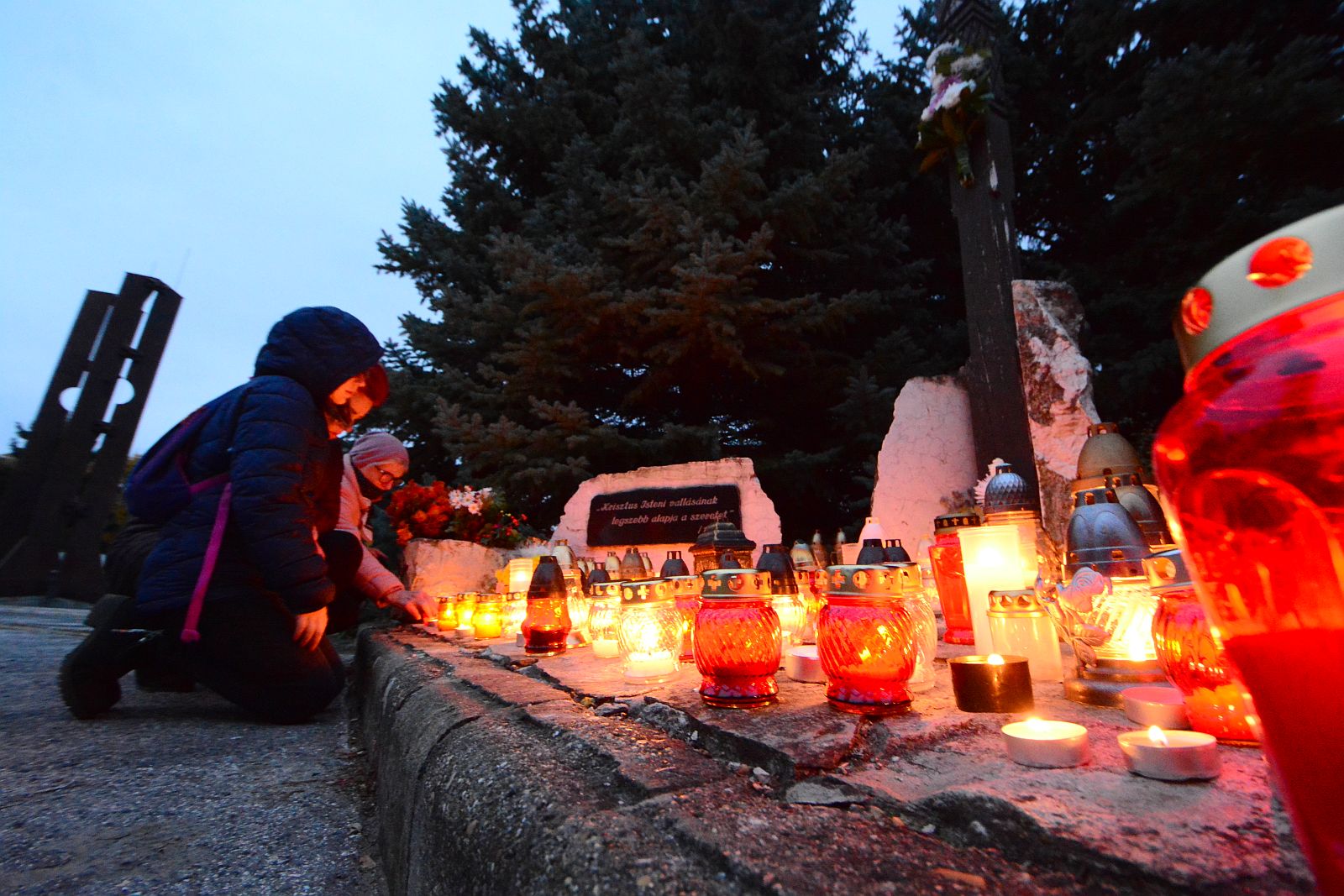 Mindenszentek - ökumenikus megemlékezés a Béla úti temetőben